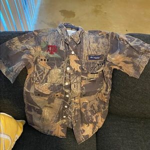 Columbia youth small camo Aggie shirt